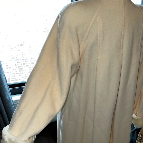 Cream wool trench with faux fur collar and cuffs. - Picture 6 of 7